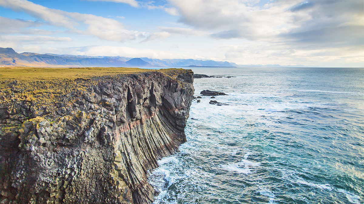 picture of Iceland coastline