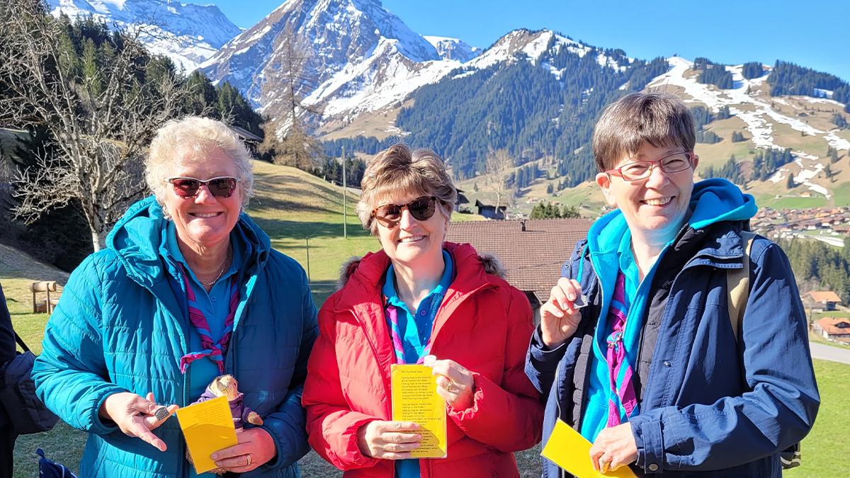 picture of Trefoil members on tour with mountain in the background